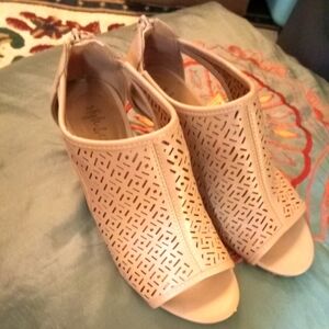 🤠Style & Co Tan Faux Leather 2 1/2" Heels Size 6.5